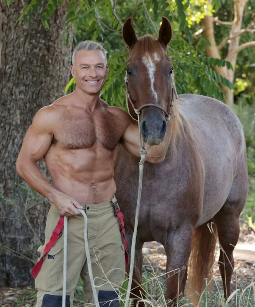 Avustralyalı itfaiyeciler 2023 takvimi için poz verdi