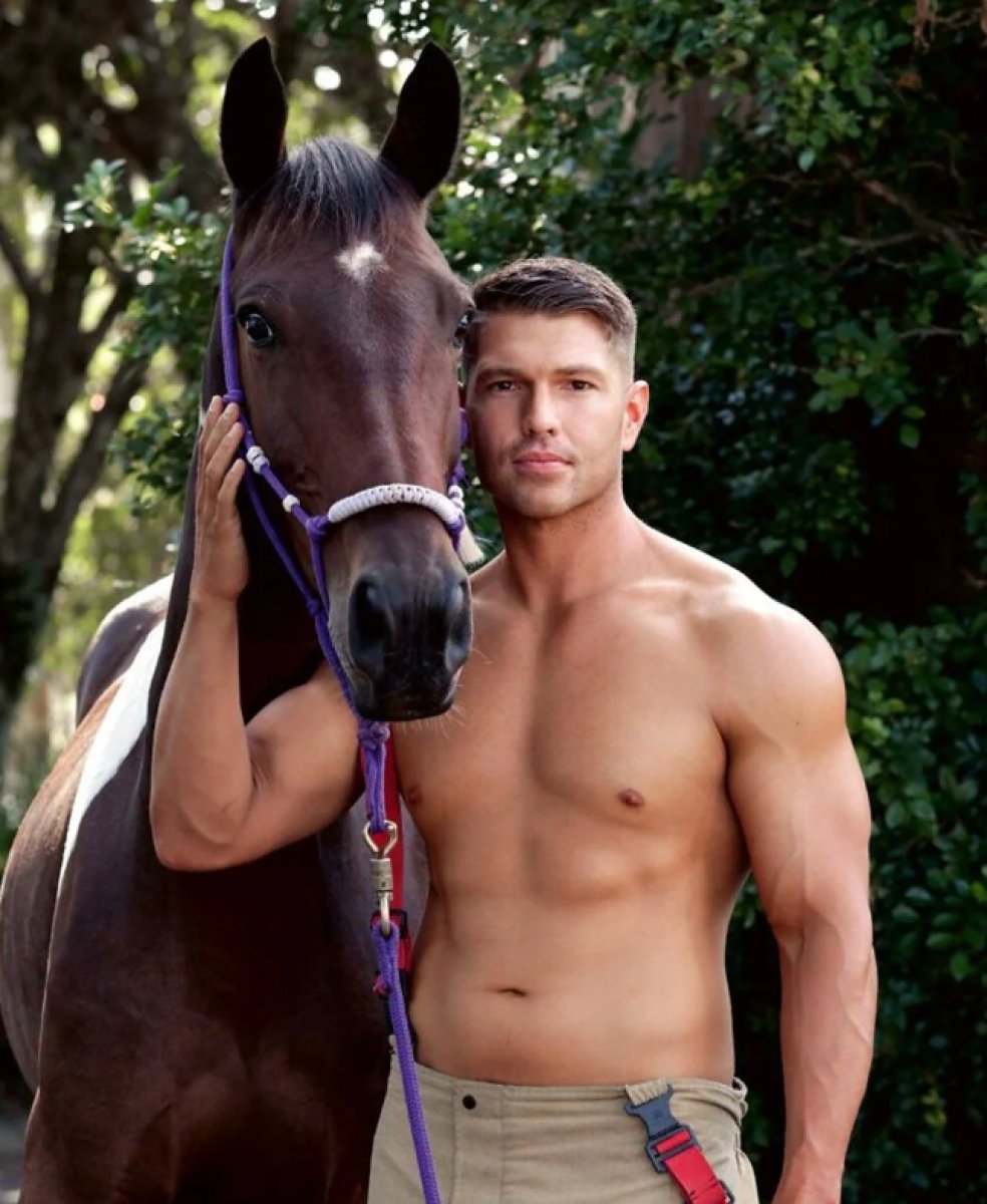 Avustralyalı itfaiyeciler 2023 takvimi için poz verdi