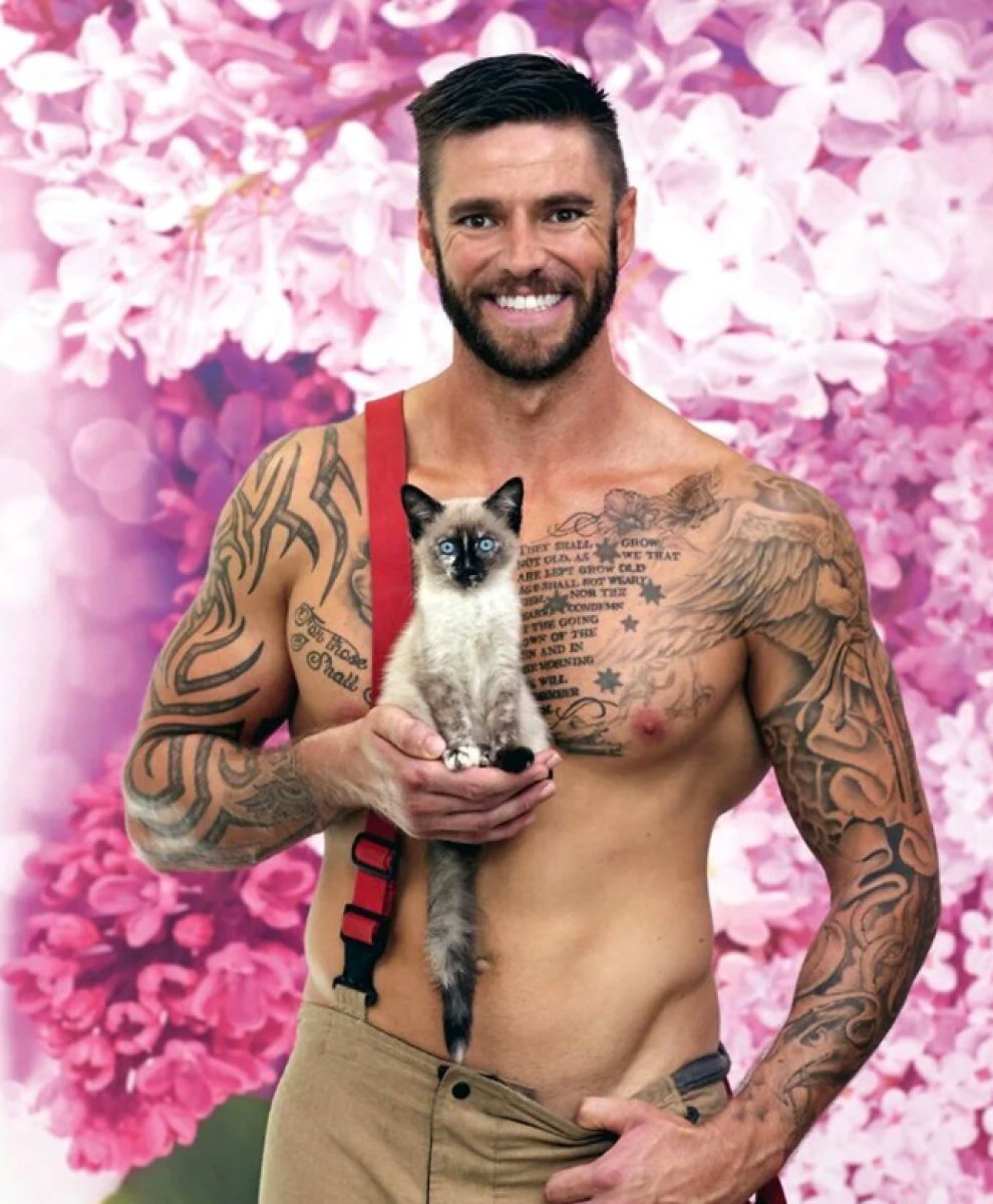 Avustralyalı itfaiyeciler 2023 takvimi için poz verdi