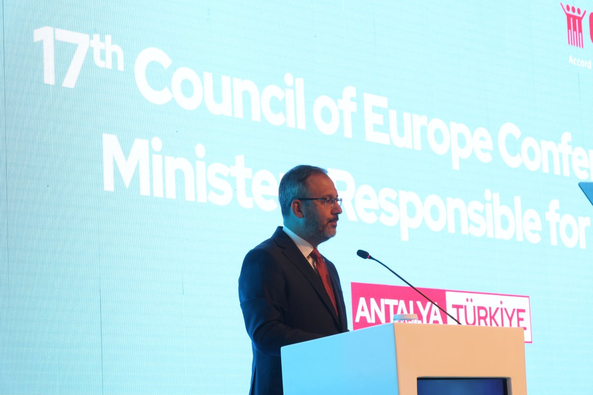 Bakan Kasapoğlu, Clarence Seedorf ile bir araya geldi