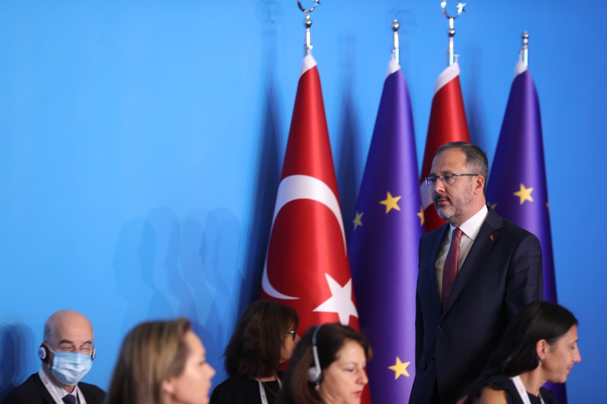 Bakan Kasapoğlu, Clarence Seedorf ile bir araya geldi