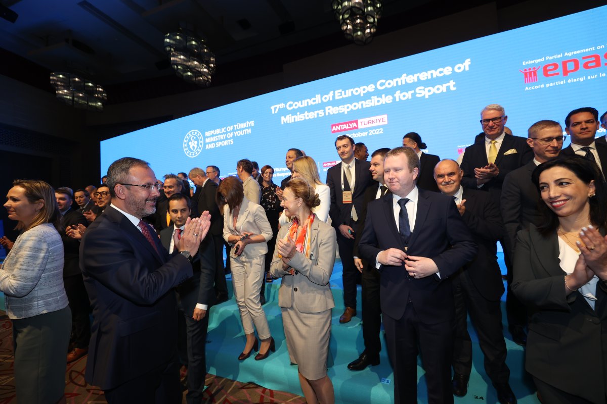 Bakan Kasapoğlu, Clarence Seedorf ile bir araya geldi