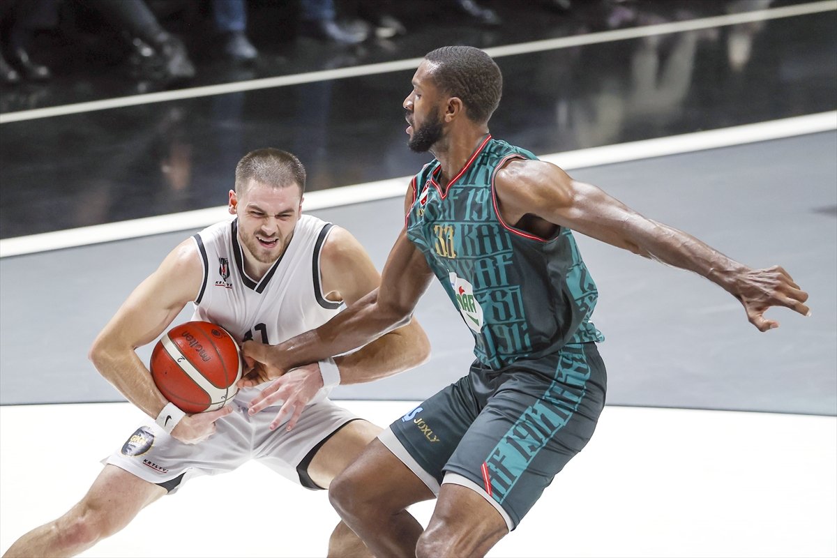 Beşiktaş, Karşıyaka'ya mağlup oldu