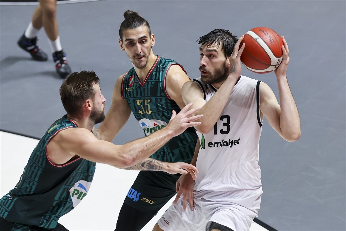 Beşiktaş, Karşıyaka'ya mağlup oldu