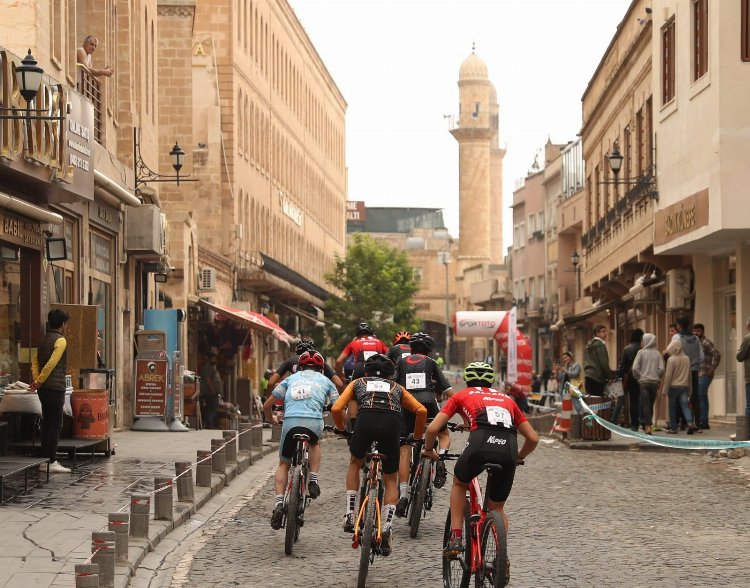 Dağ bisikletleri Mardin sokaklarını arşınladı