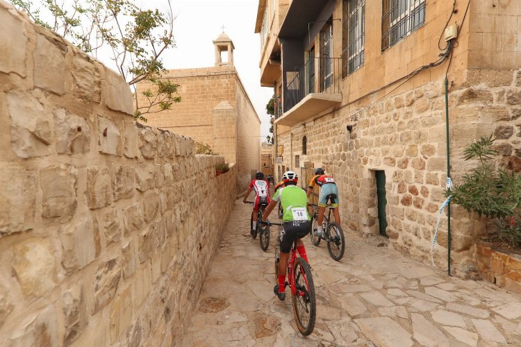 Dağ bisikletleri Mardin sokaklarını arşınladı