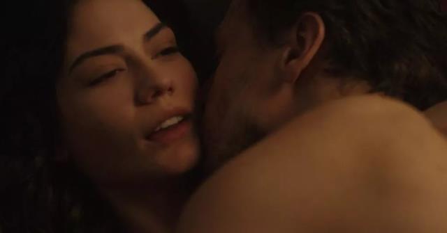 Demet Özdemir'in cesur sahneleri gündeme bomba gibi düştü!