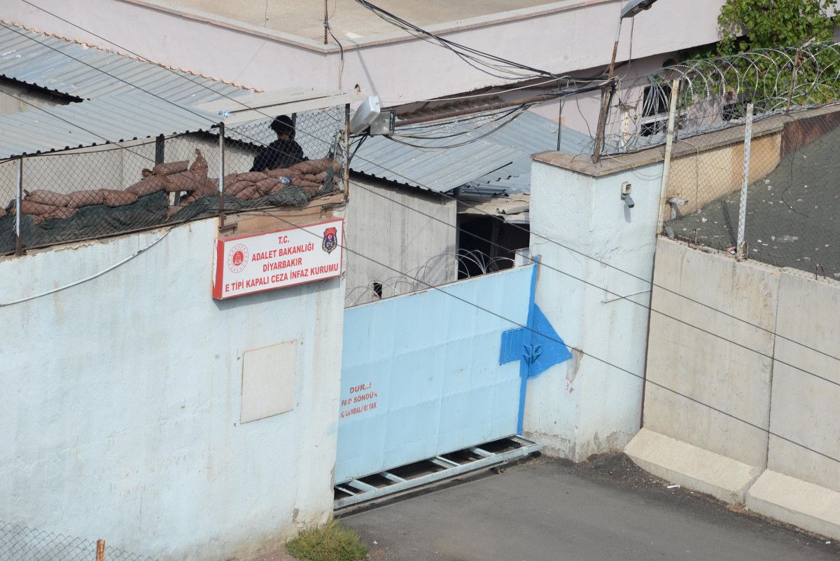 Diyarbakır E Tipi Cezaevi boşaltılıyor; tutuklu ve hükümlüler nakledildi