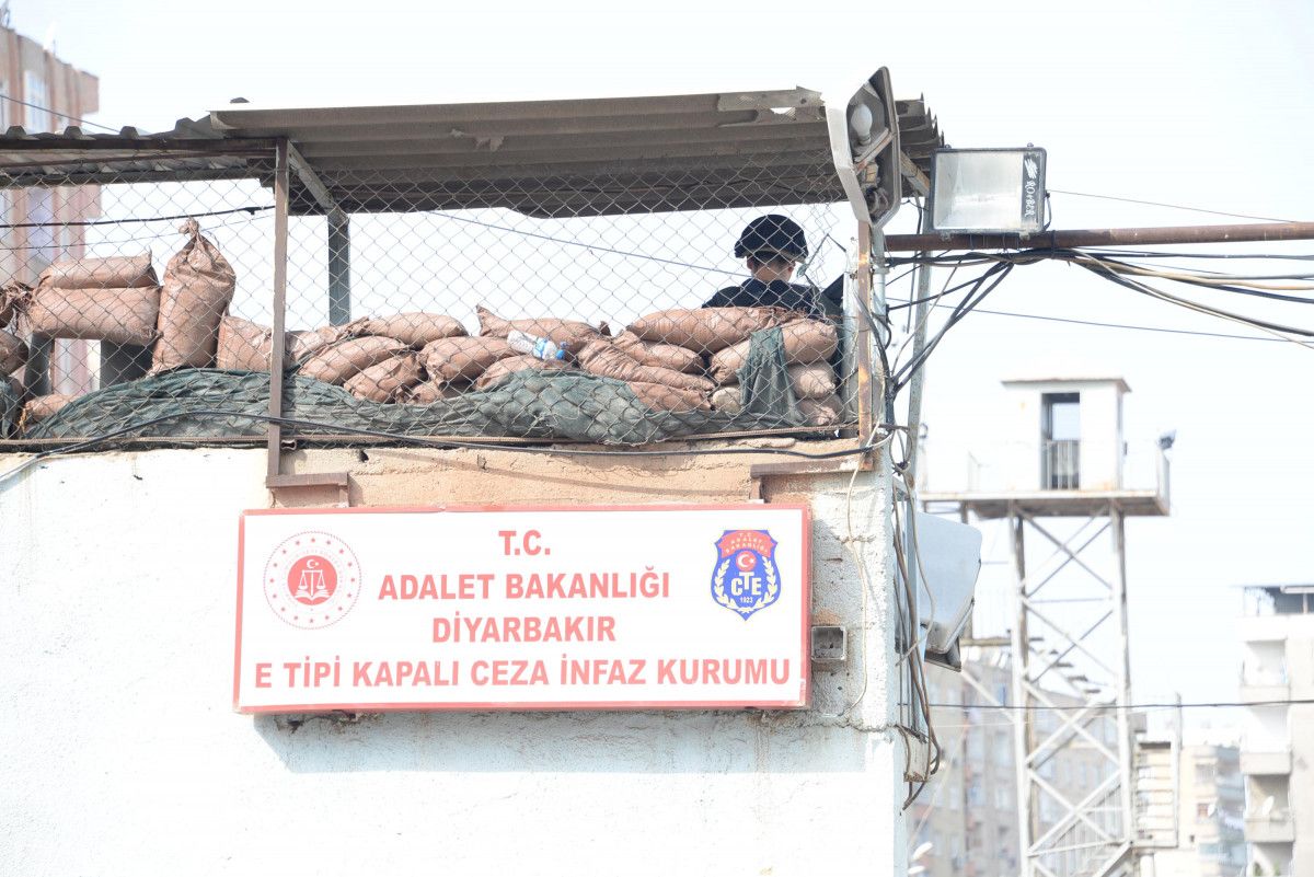Diyarbakır E Tipi Cezaevi boşaltılıyor; tutuklu ve hükümlüler nakledildi