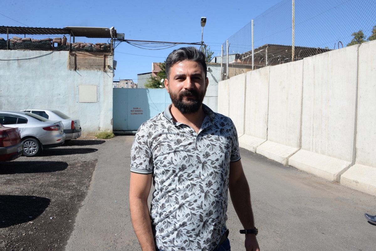 Diyarbakır E Tipi Cezaevi’nin tabelası söküldü