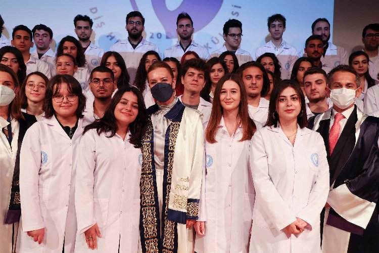 (DEÜ) 'beyaz önlük'ler giyildi