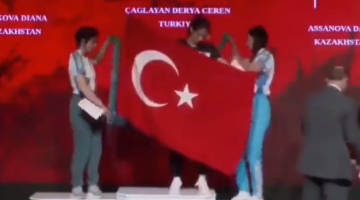 Dünya Şampiyonu Derya Ceren Çağlıyan'dan Türk bayraklı yanıt