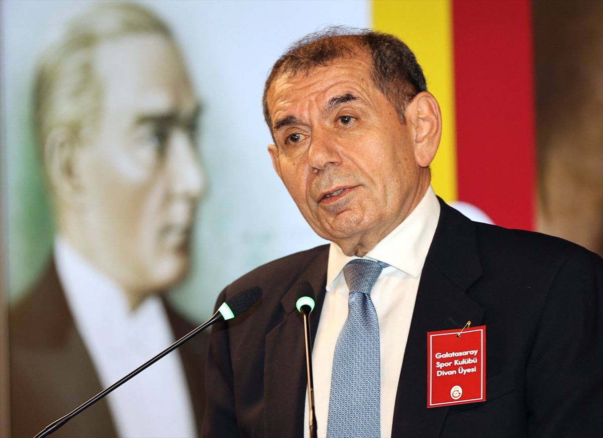 Dursun Özbek'ten Anıtkabir'e ziyaret