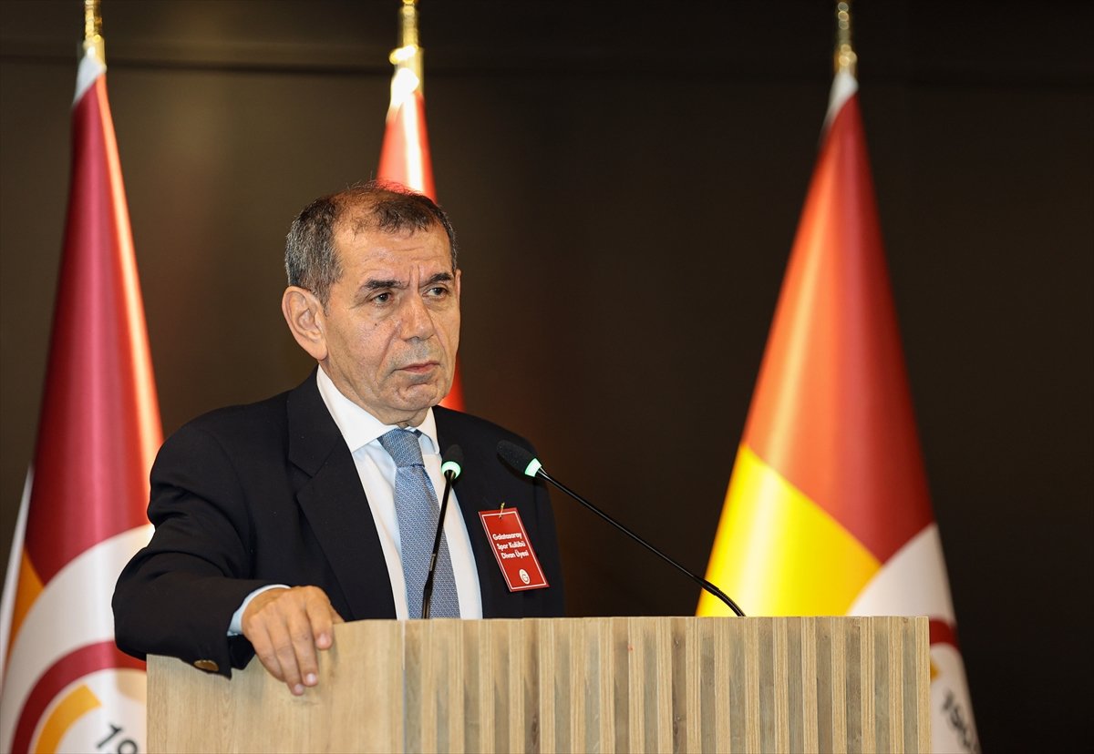 Dursun Özbek'ten Anıtkabir'e ziyaret