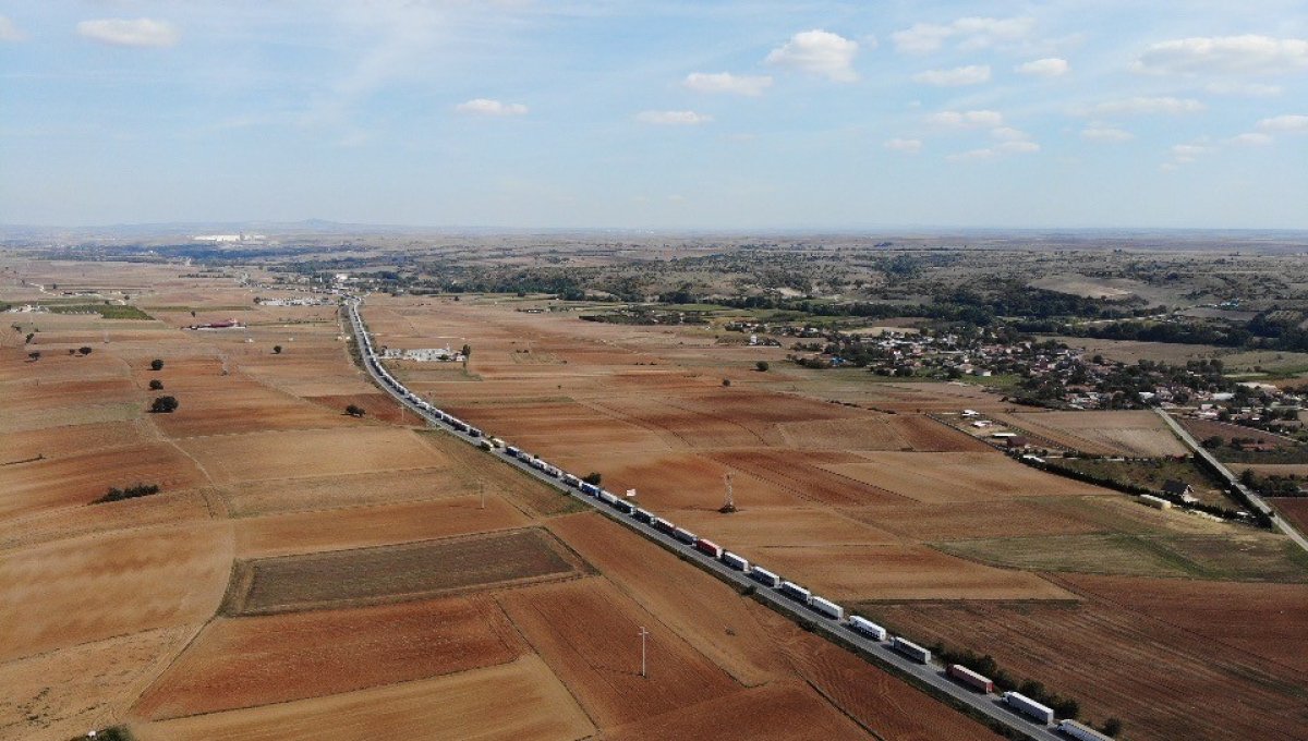 Edirne sınırında tır geçişlerinde rekor kırıldı