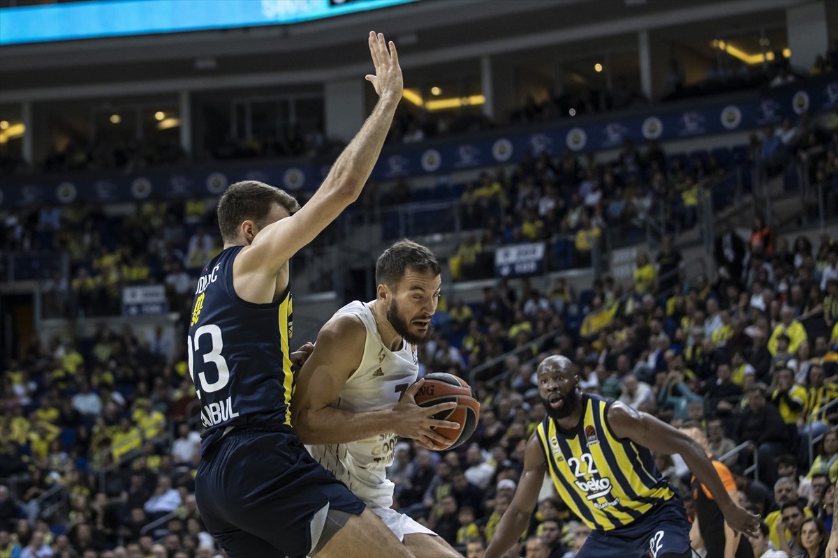 Fenerbahçe EuroLeague'de 3'te 3 yaptı