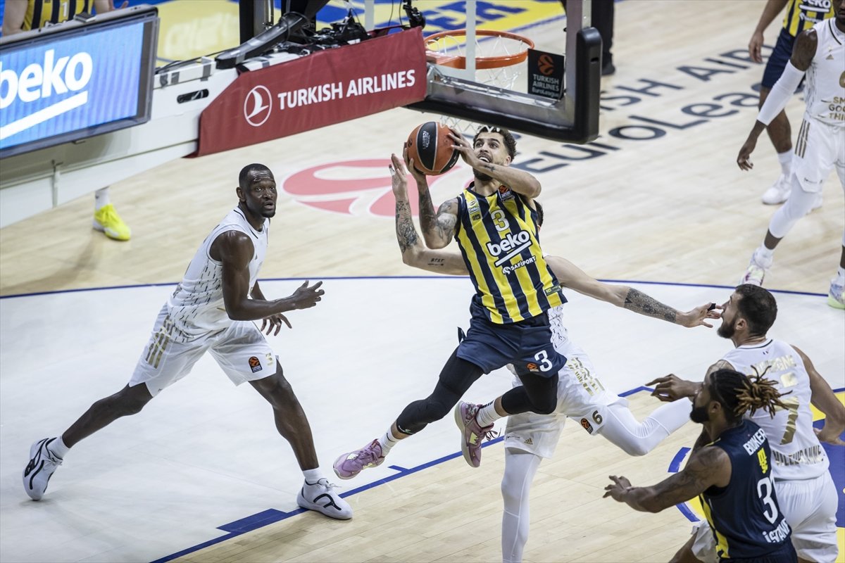 Fenerbahçe EuroLeague'de 3'te 3 yaptı