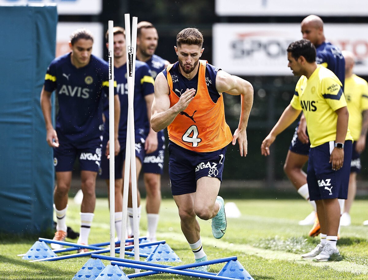 Fenerbahçe'de 4 isme yeni sözleşme