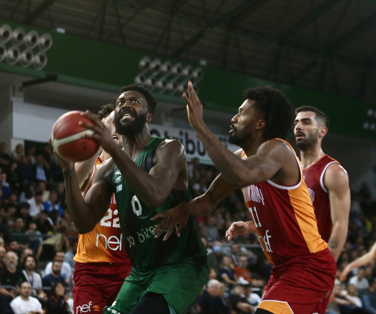 Galatasaray, Darüşşafaka'ya mağlup oldu