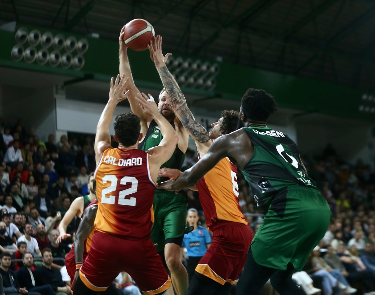 Galatasaray, Darüşşafaka'ya mağlup oldu