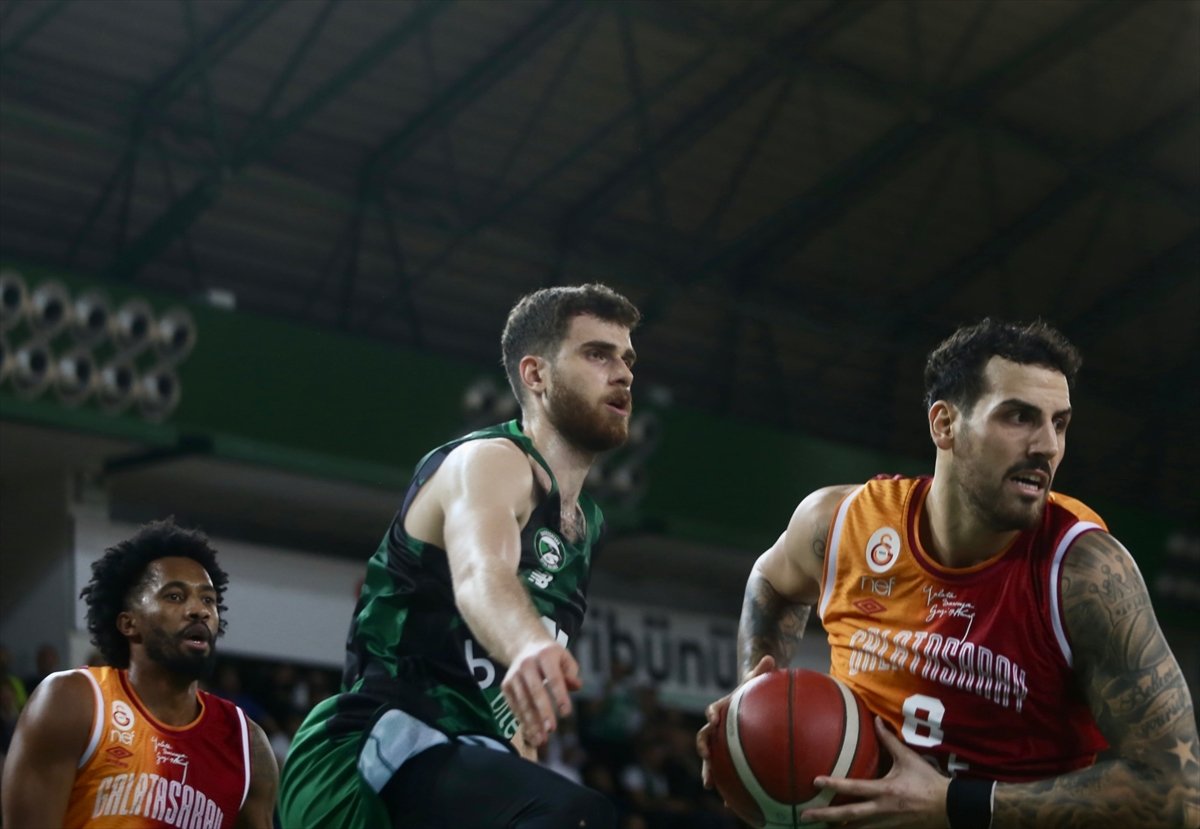 Galatasaray, Darüşşafaka'ya mağlup oldu