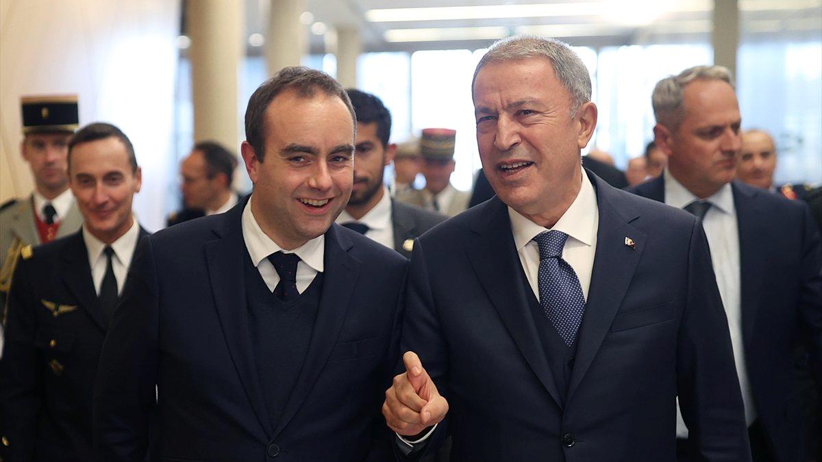 Hulusi Akar'dan NATO'da diplomasi trafiği