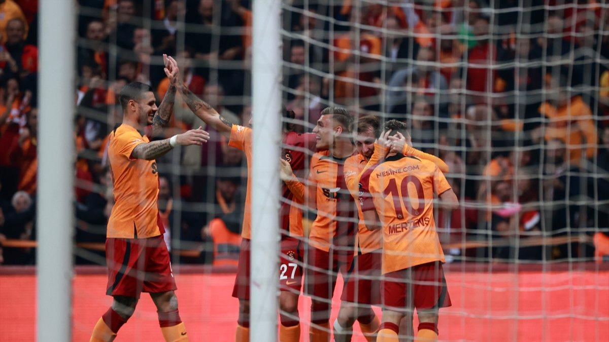 Icardi ve Mertens siftah yaptı