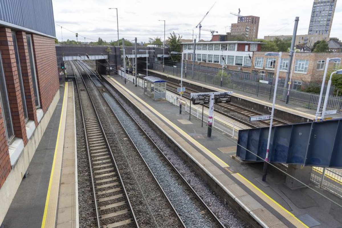 İngiltere'de demir yolu çalışanları yeniden greve gitti