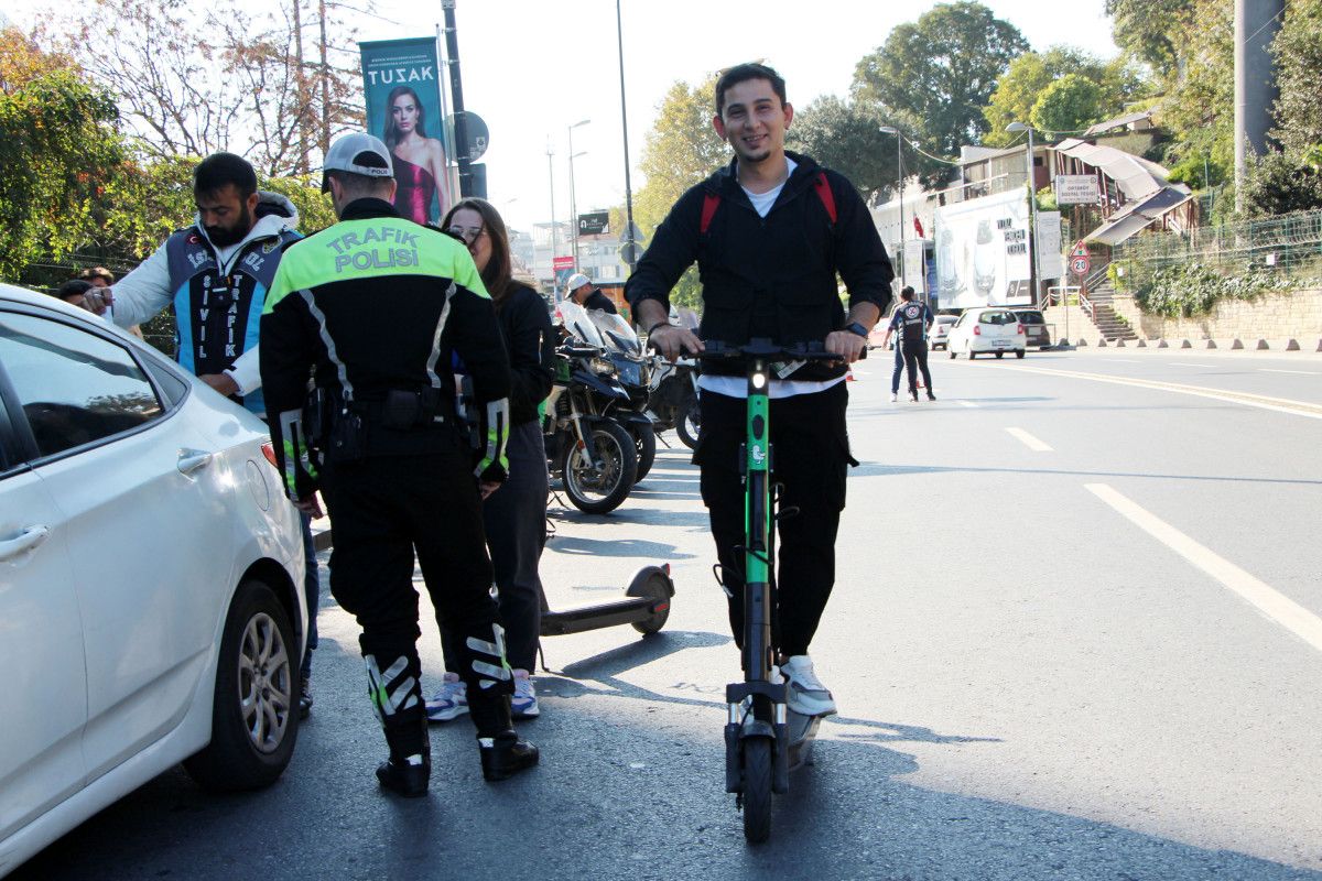 İstanbul'da fosforlu yelek giymeden skuter kullananlara ceza