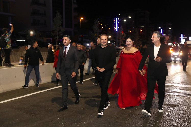 İzmir Aliağa, 29 Ekim'i 'İzel-Çelik-Ercan'la kutladı