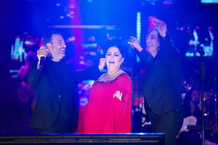 İzmir Aliağa, 29 Ekim'i 'İzel-Çelik-Ercan'la kutladı