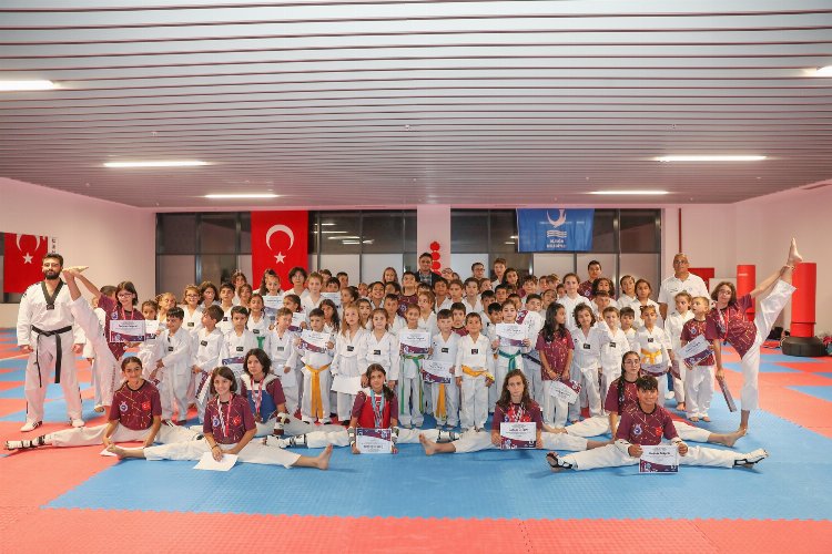 İzmir'de başarılı sporculara sertifika