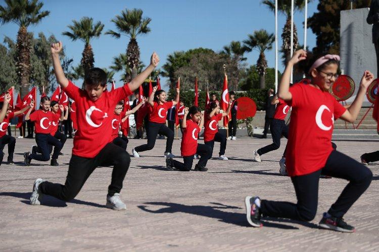 İzmir Aliağa'da Cumhuriyet coşkusu