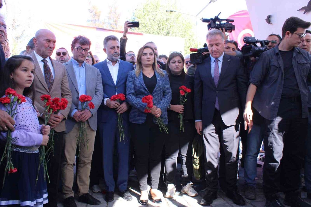 İzmir depreminde hayatlarını kaybedenler gözyaşları ile anıldı