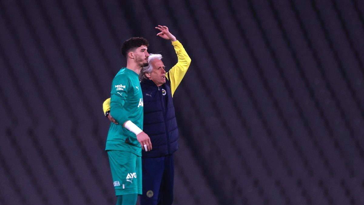 Jorge Jesus, Altay Bayındır'ı alkışlattı