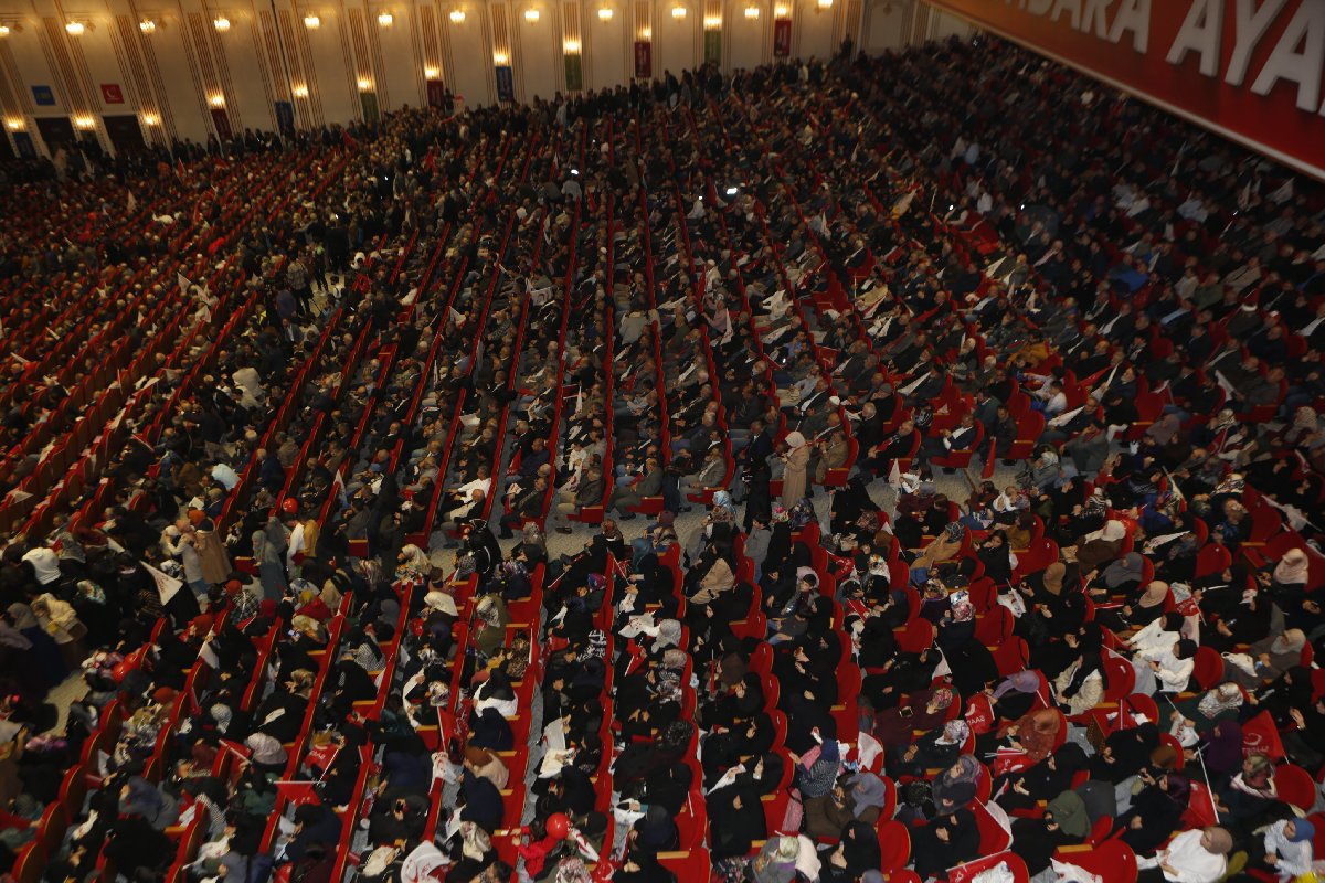 Karamollaoğlu’ndan Erdoğan’a: Peygamber Efendimizi anlatmak kolay, yazlık-kışlık saraylardan vazgeçmek zordur!