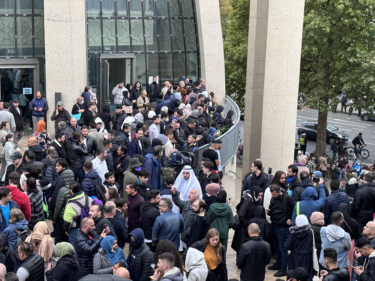 Köln Camisi’nde ilk kez hoparlörden cuma ezanı okundu