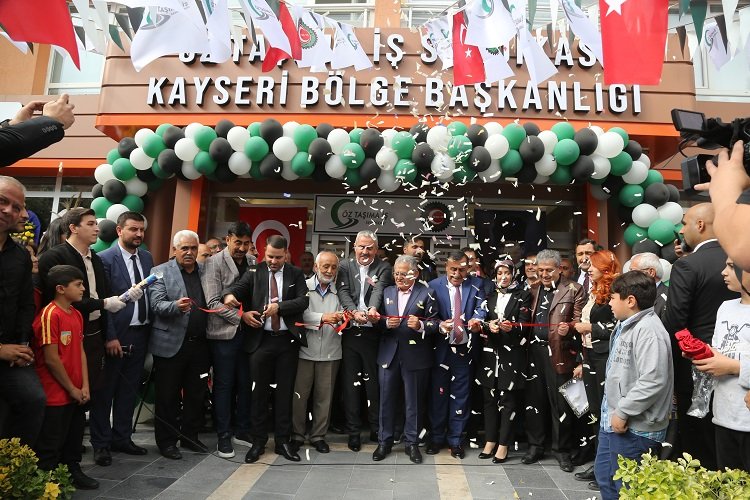 Memduh Büyükkılıç&#039;tan çifte açılış