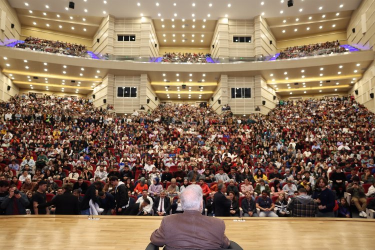 Memduh Büyükkılıç'tan İlber Ortaylı'ya çiçek