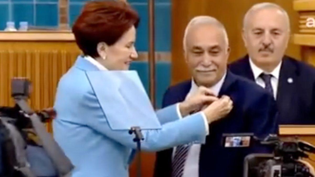 Meral Akşener, Ahmet Eşref Fakıbaba'ya rozetini taktı