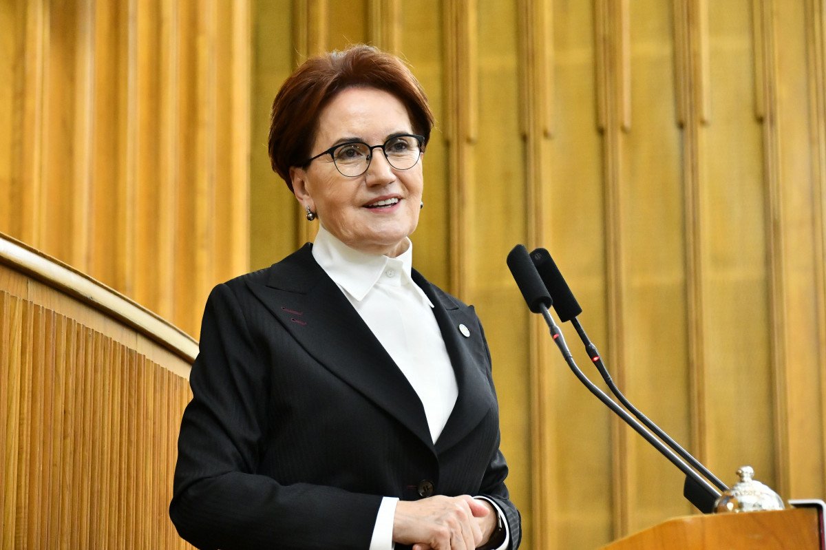 Meral Akşener kürsüye baretle çıktı