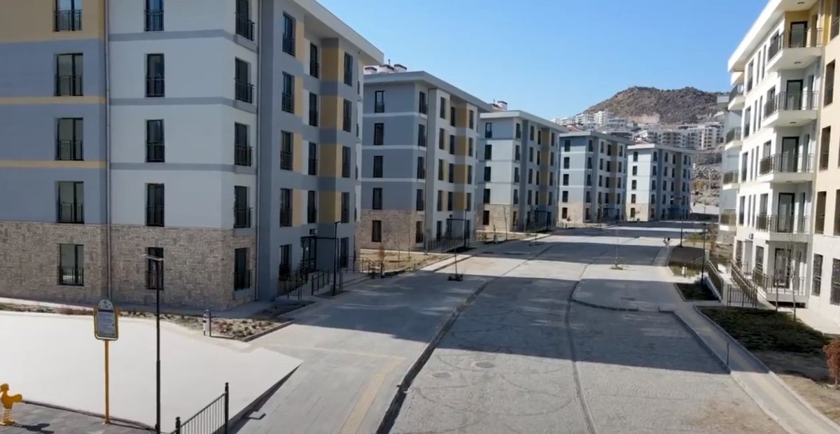 Murat Kurum'dan İzmir paylaşımı: Depremin izlerini siliyoruz