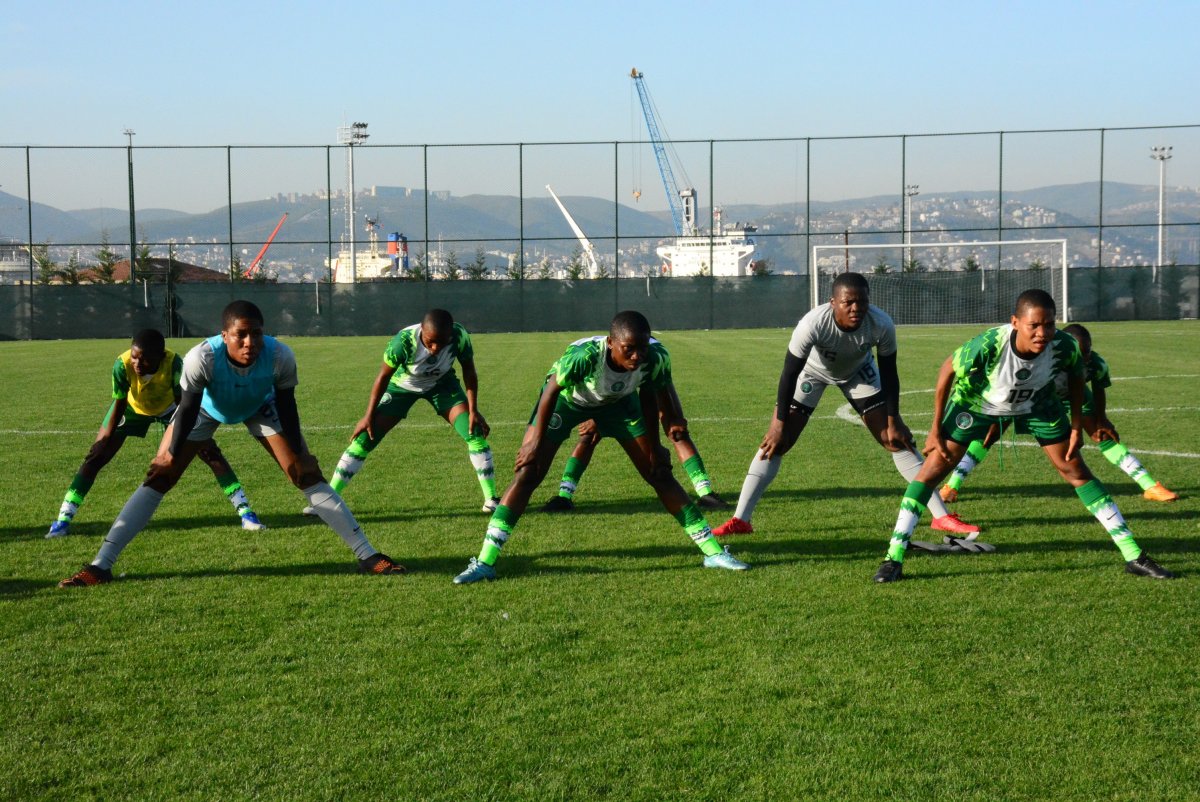 Ödünç ayakkabılarla Galatasaray'ı devirdiler