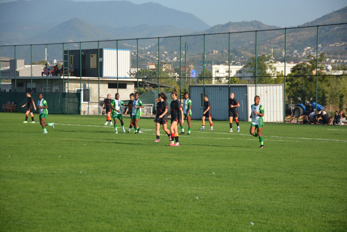 Ödünç ayakkabılarla Galatasaray'ı devirdiler