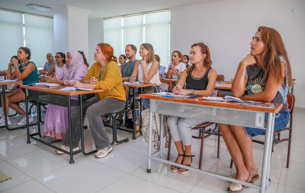 Ruslara ve Ukraynalılara aynı sınıfta Türkçe eğitimi veriliyor