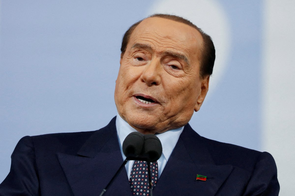 Silvio Berlusconi'nin Vladimir Putin'le ilgili sözleri tartışılıyor
