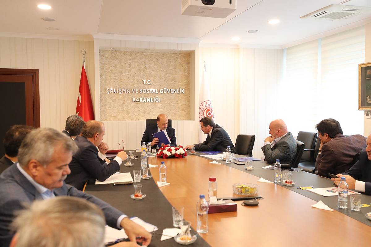 Sözleşmeli Personel Kadroya Geçecek Mi ?