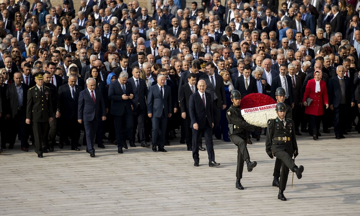 Süleyman Soylu muhtarlarla Anıtkabir'i ziyaret etti