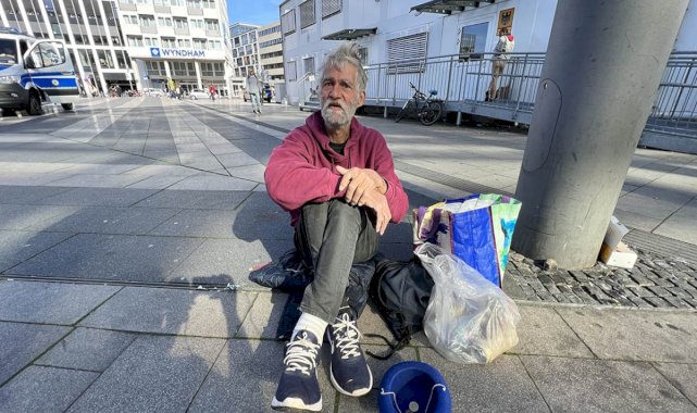 Almanya'da 10 yıldır sokaklarda kalan Peter Schmidt'in dramatik yaşam hikayesi