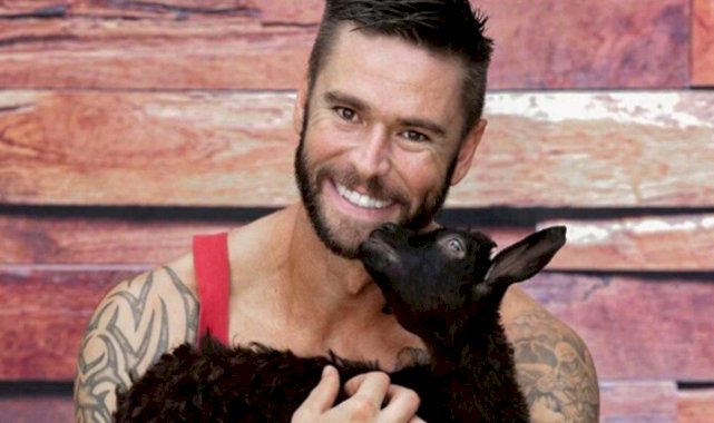 Avustralyalı itfaiyeciler 2023 takvimi için poz verdi